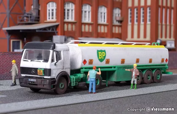 14670 – Mercedes BP Tank Truck (HO Scale)