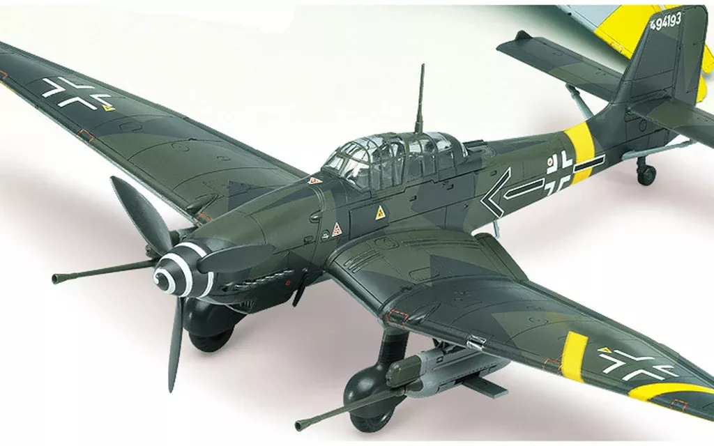 Academy Models 12404 JU87G-2 STUKA “KANONEN VOGEL” 1:72
