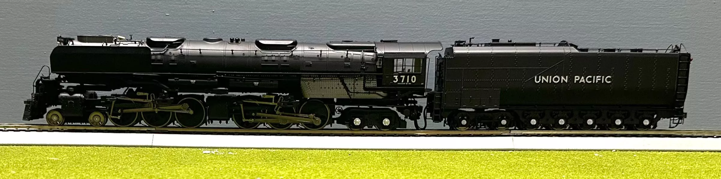 Athearn Genesis G97224 HO Scale Union Pacific Challenger 4-6-6-4DCC w/ Tsunami Sound Steam Locomotive