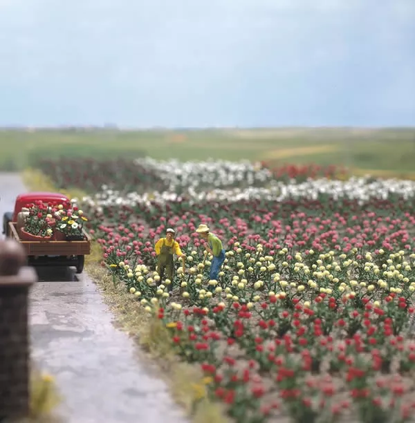 Busch 1205 HO Scale Roses -- Kit - Variety of Colors pkg(120)