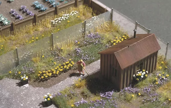 Busch 1207 HO Scale Oxeye Daisies -- White & Yellow pkg(120)