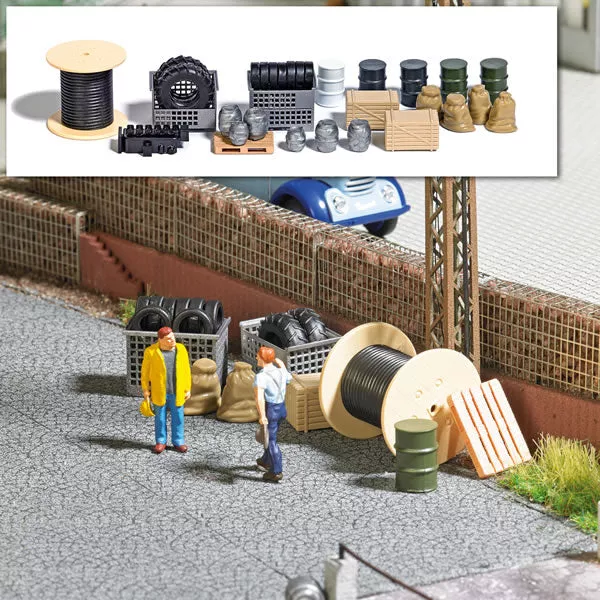 Busch 1632 HO Scale Industrial Scrap with 2 Lattice Boxes