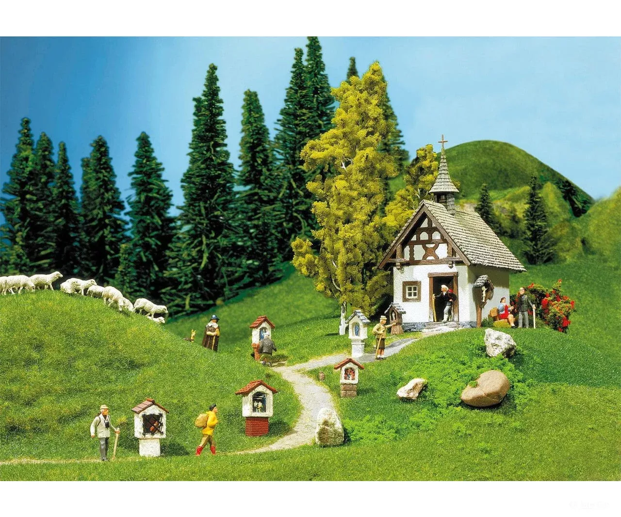 Faller 130235 HO Chapel with wayside crosses