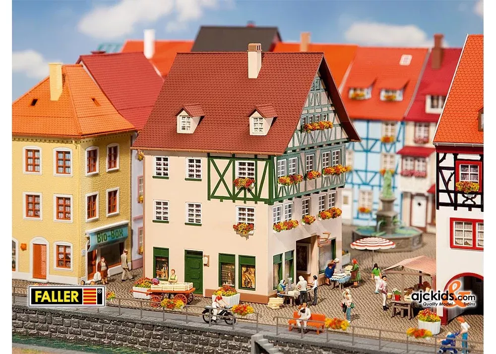 Faller 130492 - City house with passage