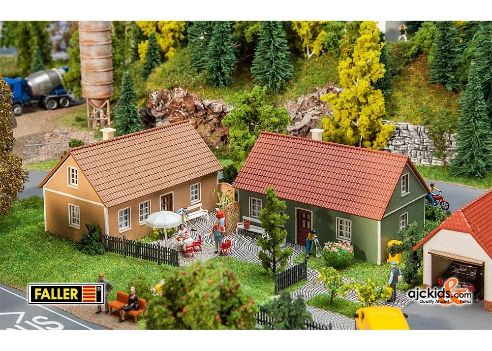 Faller 130607 – 2 Village houses