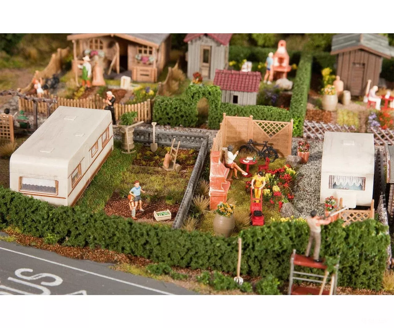 Faller 180495 HO 2 Allotments with caravan