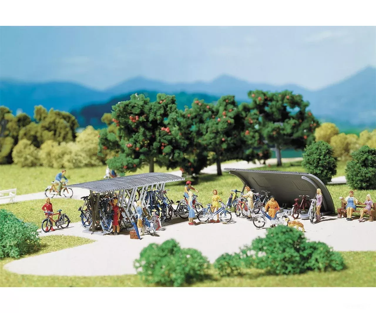 Faller 272535 N 2 Bicycles stands with bikes
