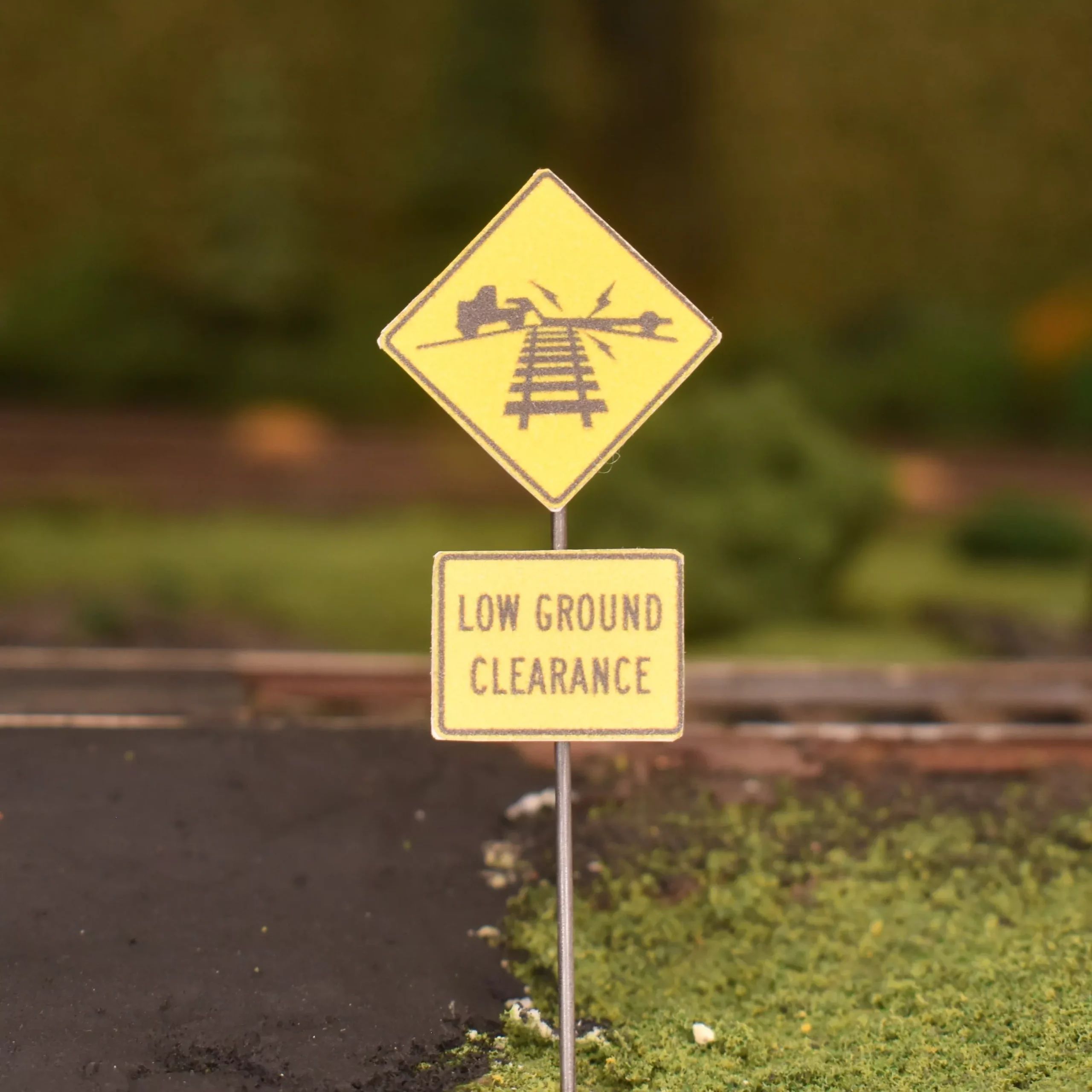 HO Scale – Low Ground Clearance Graphic and Written – 2 Pack