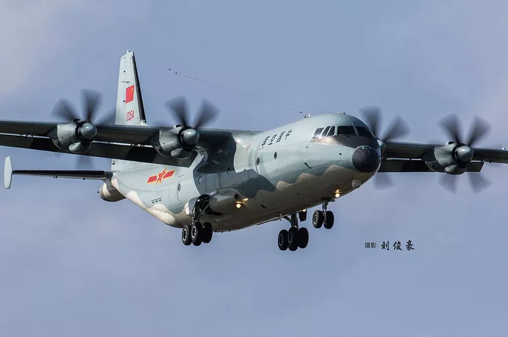 HobbyBoss 83906 Chinese Y-9