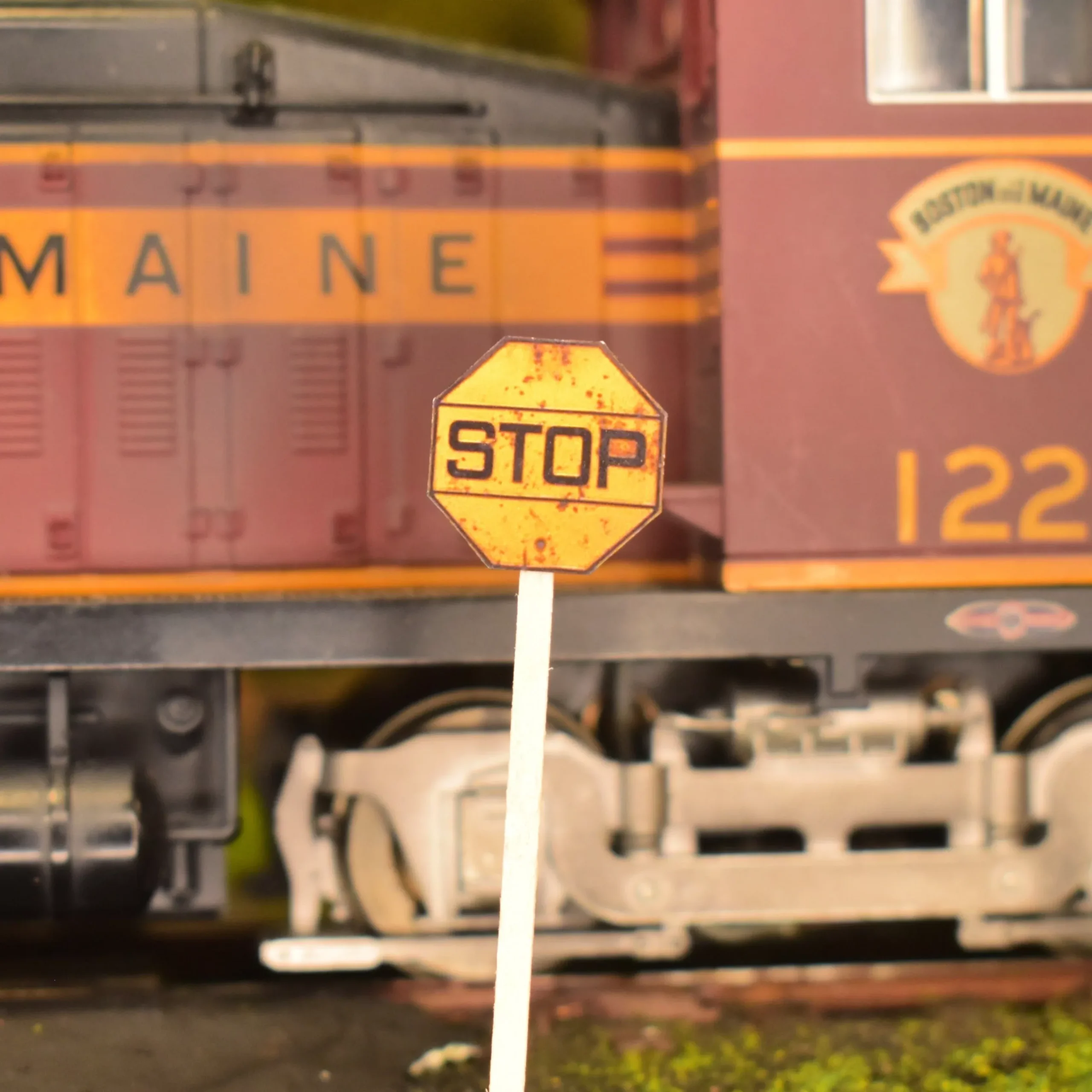 Lineside Details HO Scale – Yellow Stop Sign – Horizontal Line – 2 Pack