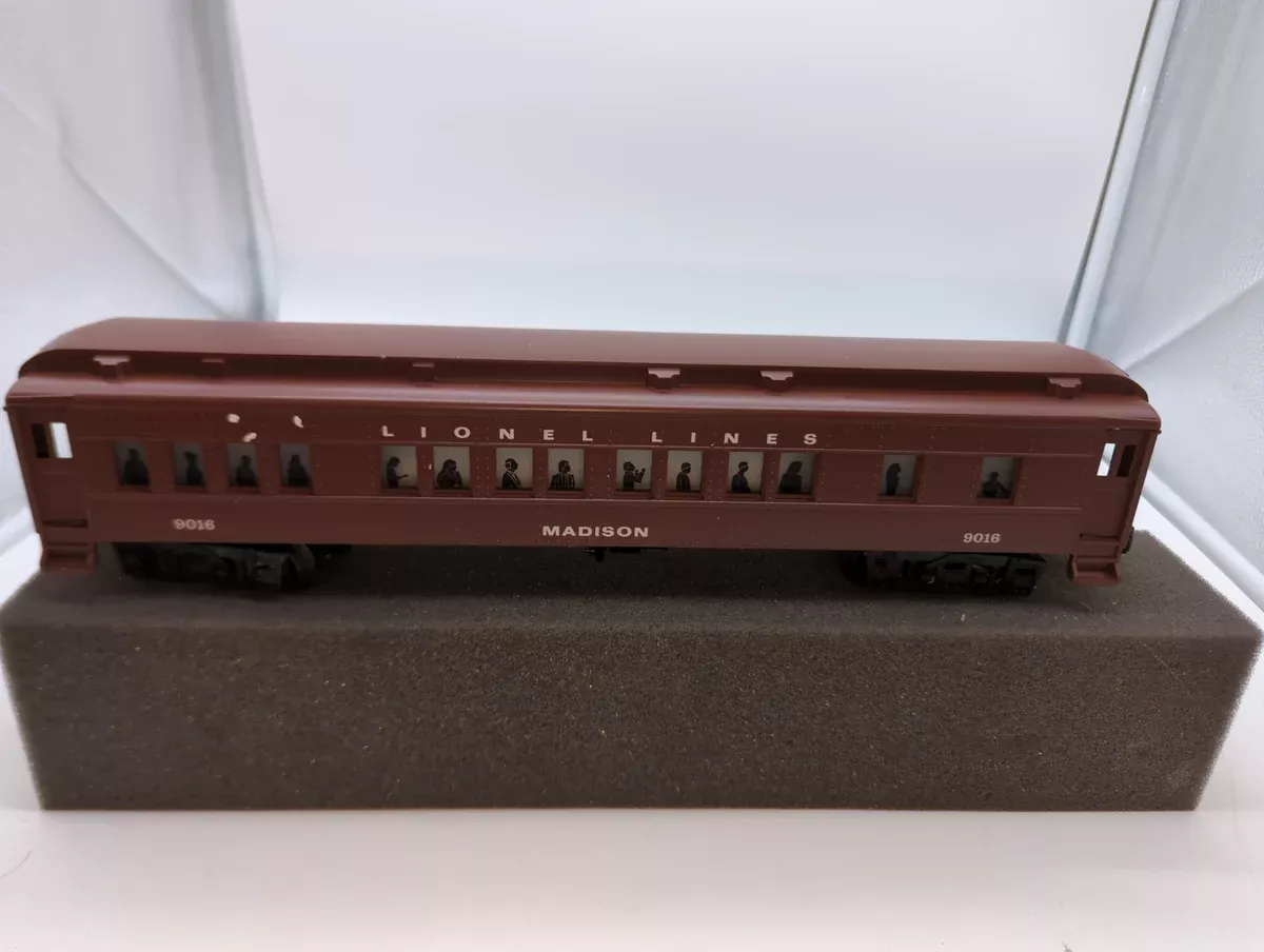 Model RR-Lionel Lines Madison Series-Madison Passenger Car 6-19016-RD #9016 O SCALE Like New