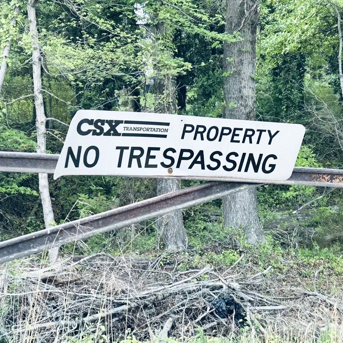 N Scale - CSX - No Trespassing Sign - No Pole- 4 Pack