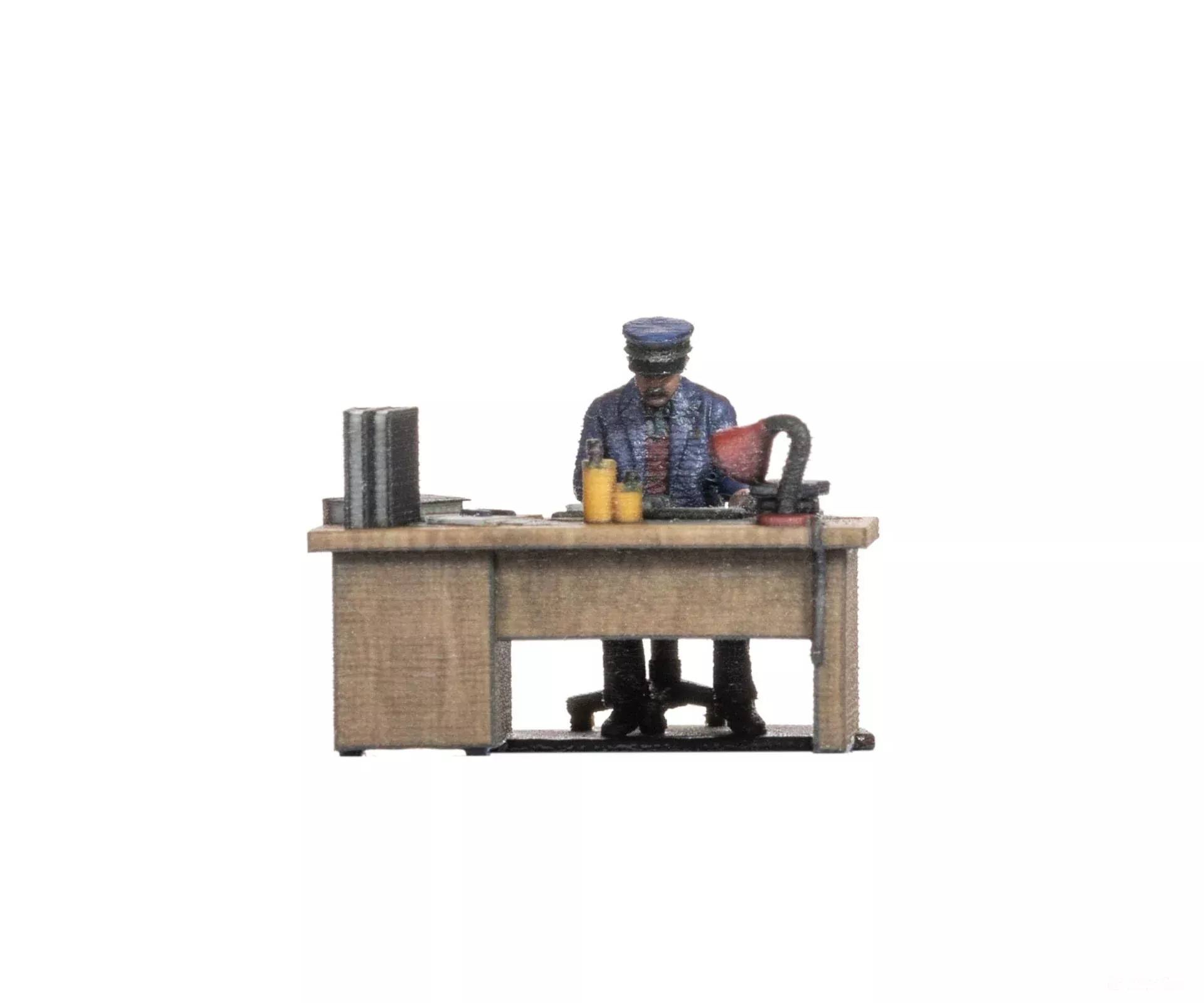 Noch 10220 HO Railway Official at his Desk
