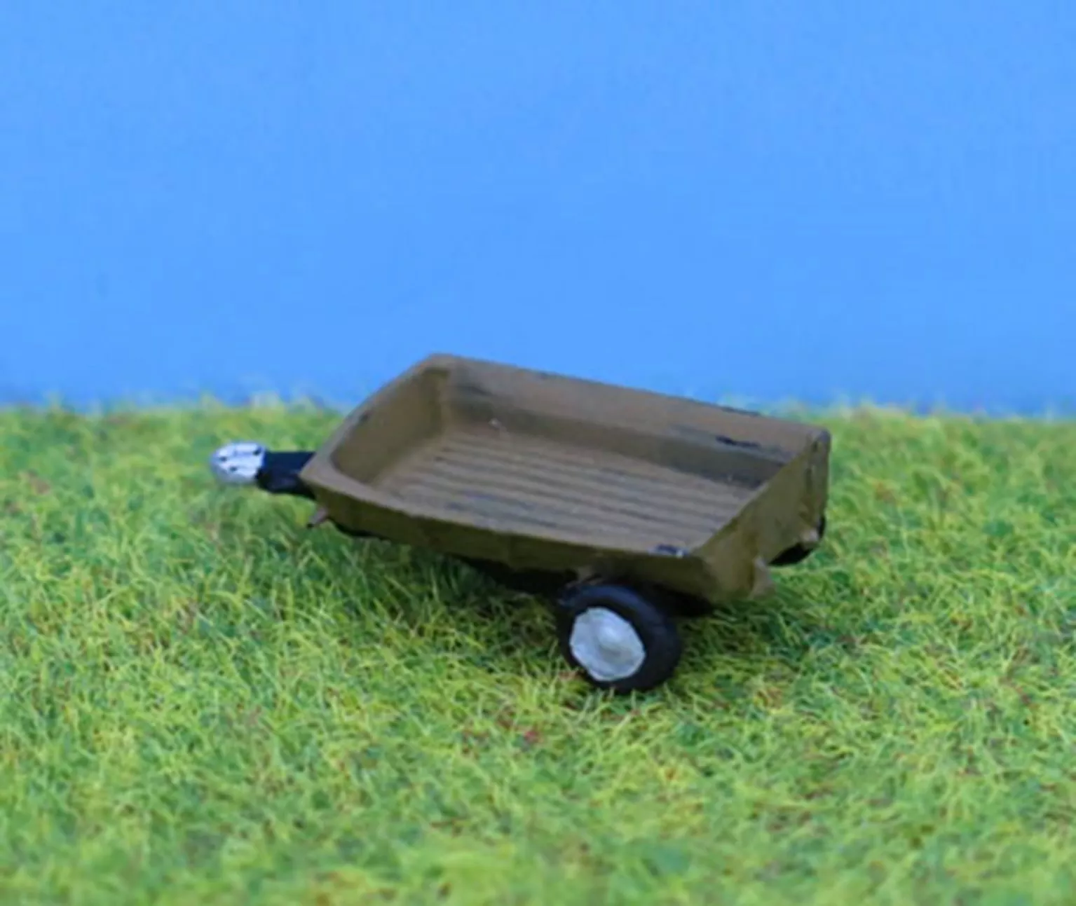 PDX38 N Gauge Painted Farm Trailer