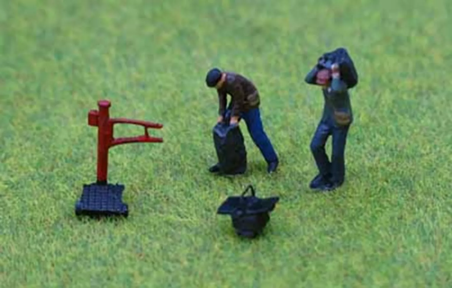 PDZ39 OO Gauge Coalmen and Scales