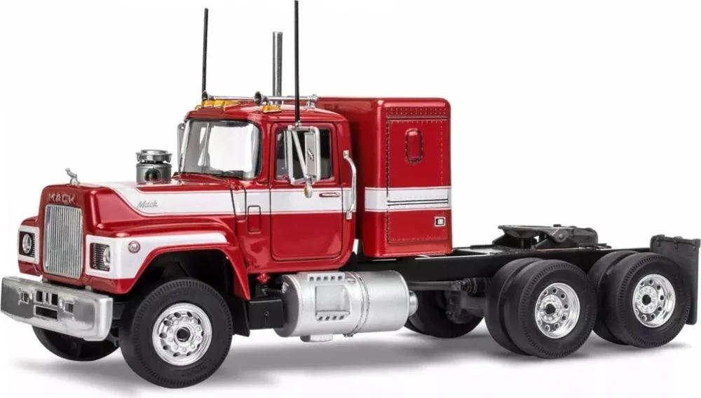 Revell Monogram 1961 1/32 Mack R Conventional Tractor Cab