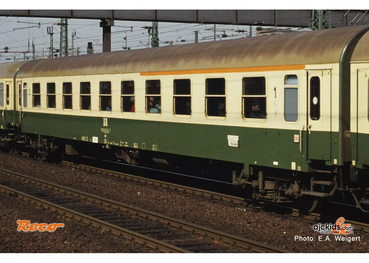 Roco 74801 - 1st/2nd class fast train car DR