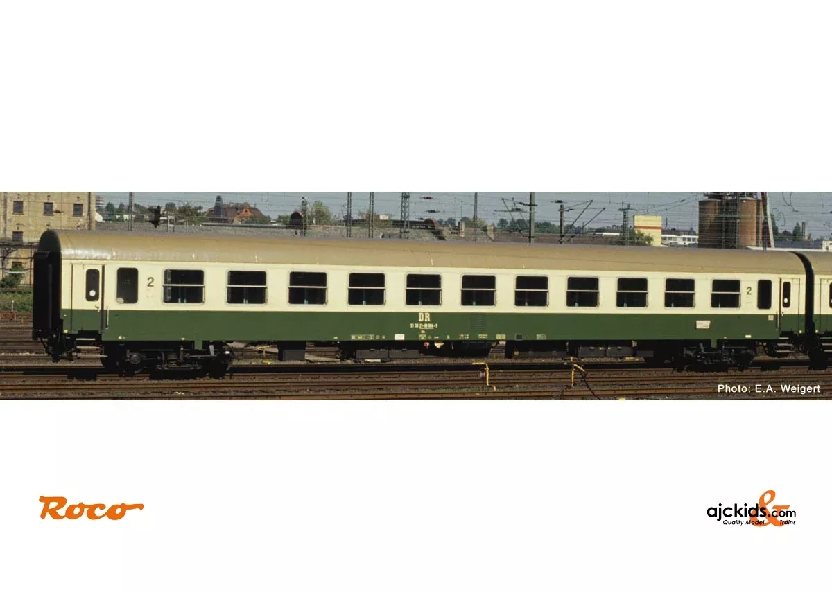 Roco 74802 - 2nd class fast train car DR
