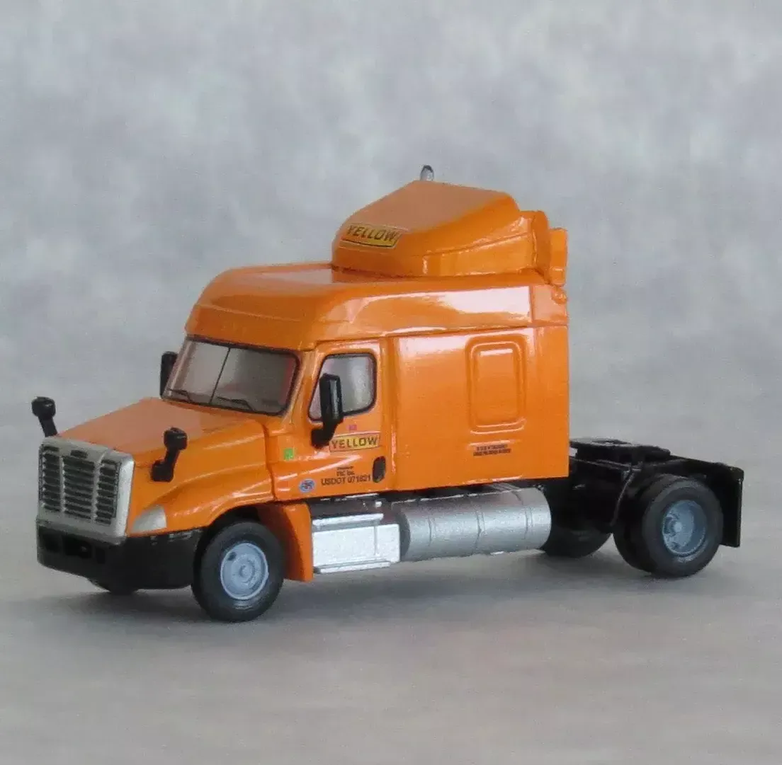 Train Worx 4258502 Semi Tractor Cascadia Yellow #35087
