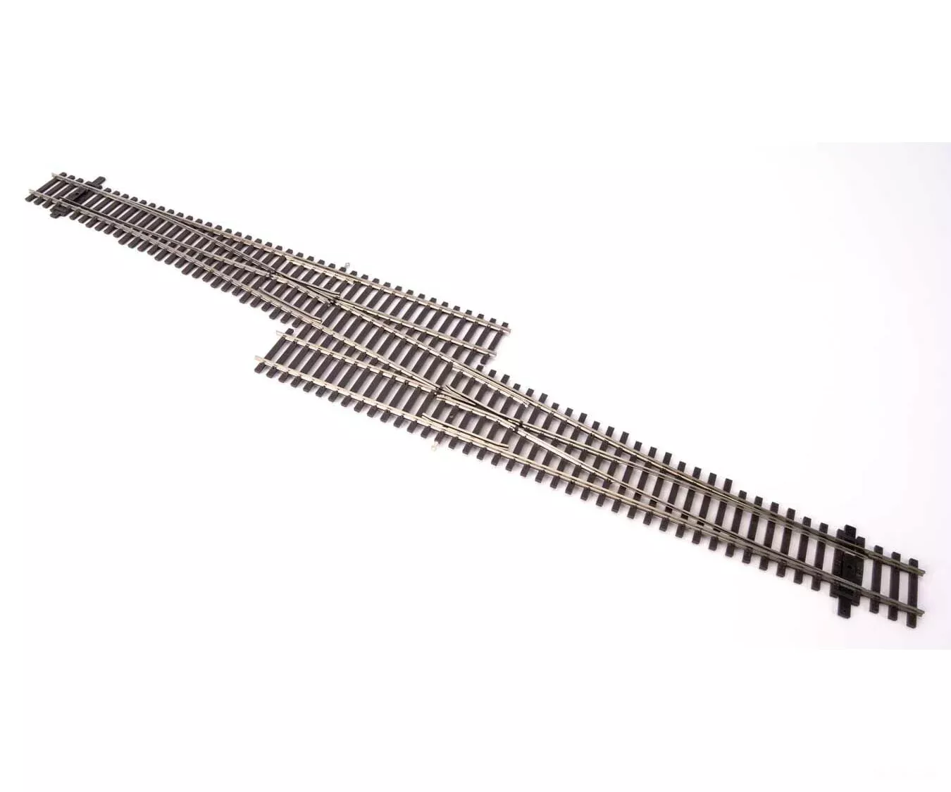 Walthers HO SceneMaster 83076 Code 83 Nickel Silver DCC Friendly Number 6 Single Crossover Turnout – Right Hand