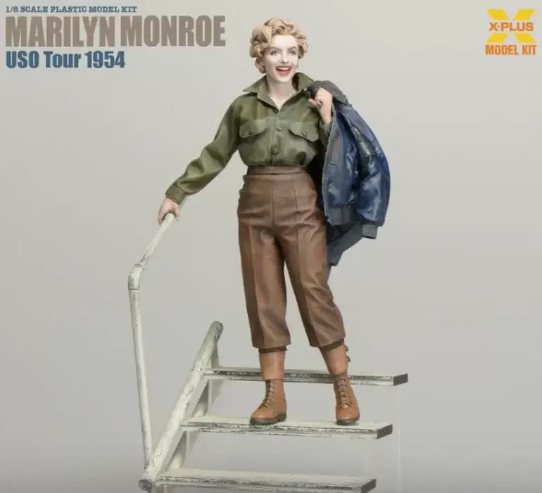 Xplus 200245 1/8 Marilyn Monroe USO Tour 1954 w/ Airplane Stair Section